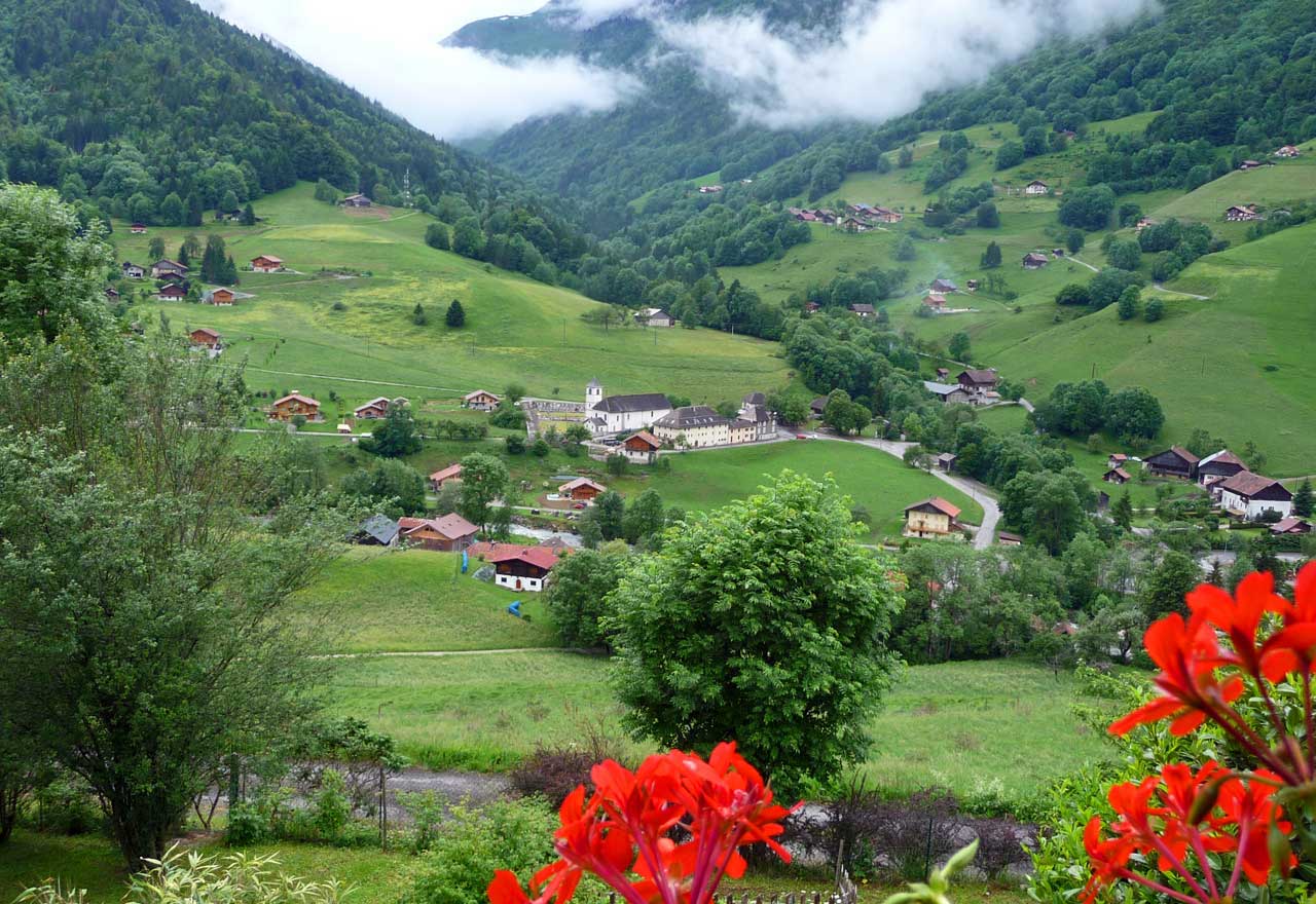 Hébergement proche de La Clusaz et du Grand Bornand chambre maison d'hôtes avec restaurant traditionnel cuisine maison